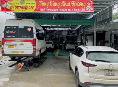 Dịch Vụ Tẩy Và Vệ Sinh Gầm Xe Ô Tô 4 Chỗ – 7 Chỗ
